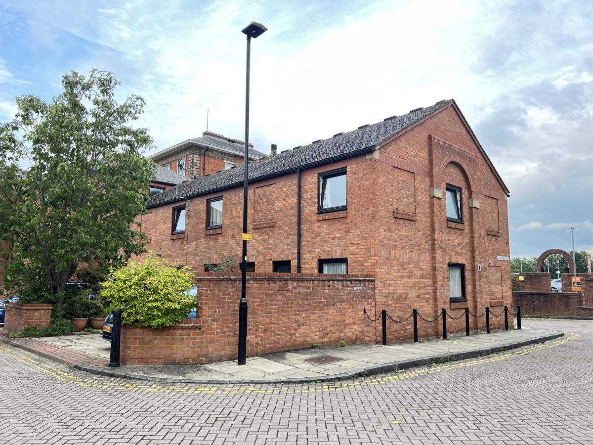 Modern 2 Bed Townhouse Just Outside City Walls With Free Private Parking York Eksteriør billede