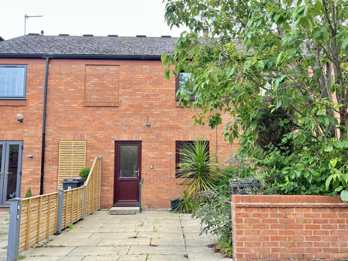 Modern 2 Bed Townhouse Just Outside City Walls With Free Private Parking York Eksteriør billede
